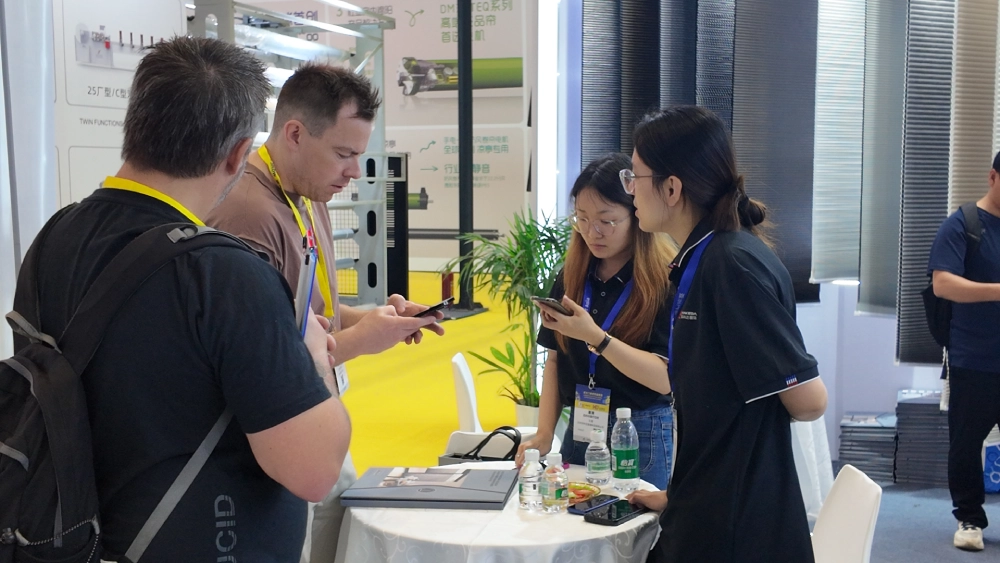 Ankoda team exchanging contacts with customers